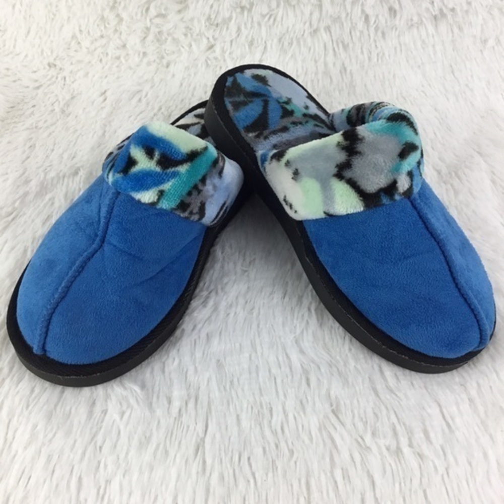VERA BRADLEY Size Small (5/6) Slippers. EUC.